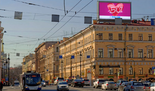 реклама на видеоэкране на Невском проспекте, д. 18 / наб. реки Мойки